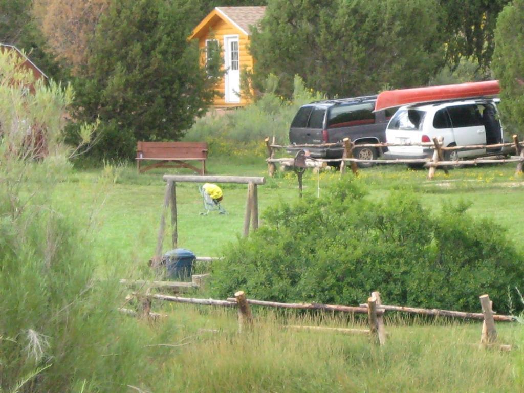 Abajo Haven Guest Cabins Hotel Бландинг Екстериор снимка