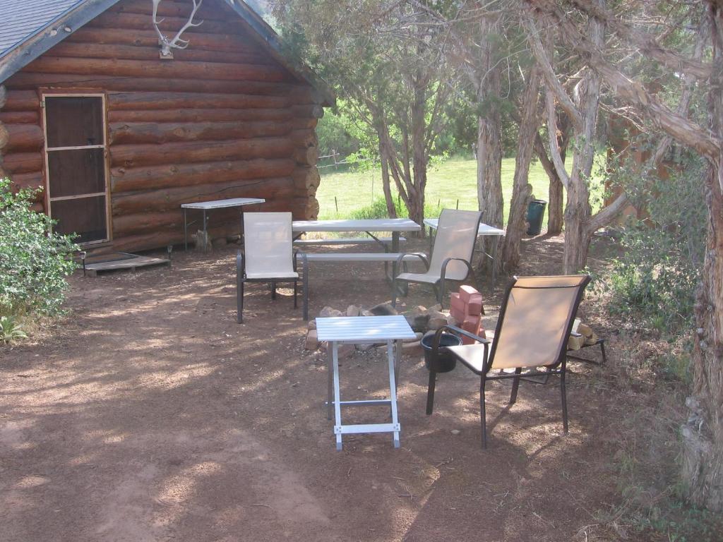 Abajo Haven Guest Cabins Hotel Бландинг Екстериор снимка
