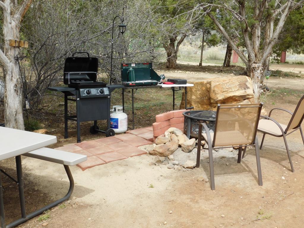 Abajo Haven Guest Cabins Hotel Бландинг Екстериор снимка
