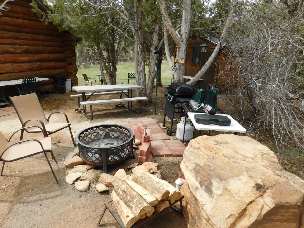 Abajo Haven Guest Cabins Hotel Бландинг Екстериор снимка